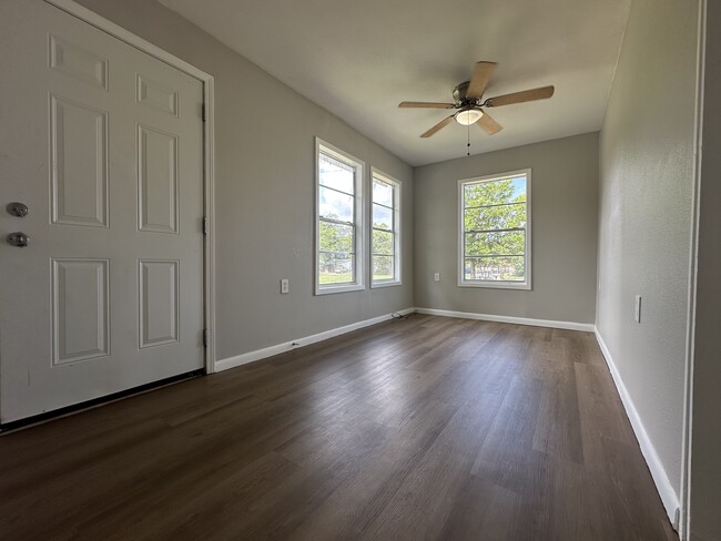 Photo - 509 W River St