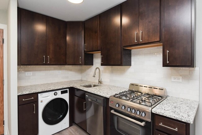 Photo - 450 W Barry Ave Unidad 815