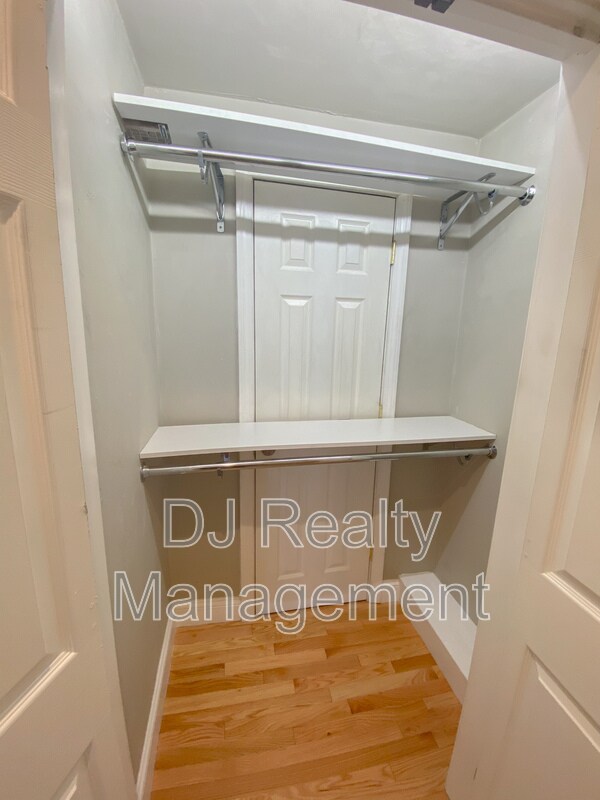 Photo - 466 Commercial St