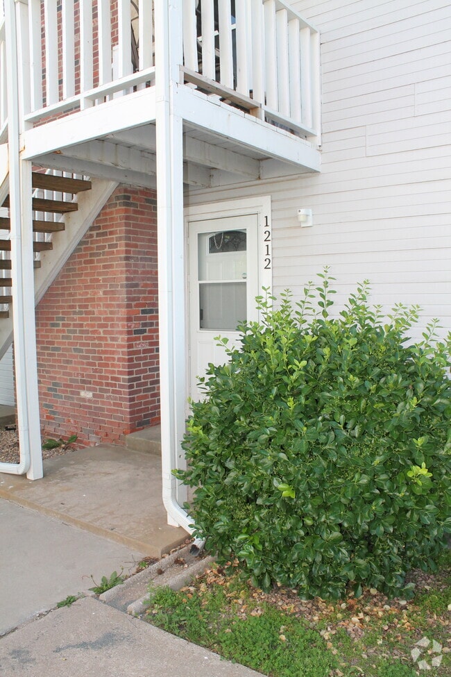 Building Photo - 1717 S Cypress St Unit 1212 Rental