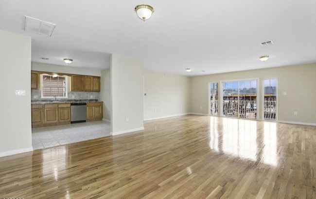 Building Photo - 276 Oraton St Unit 3