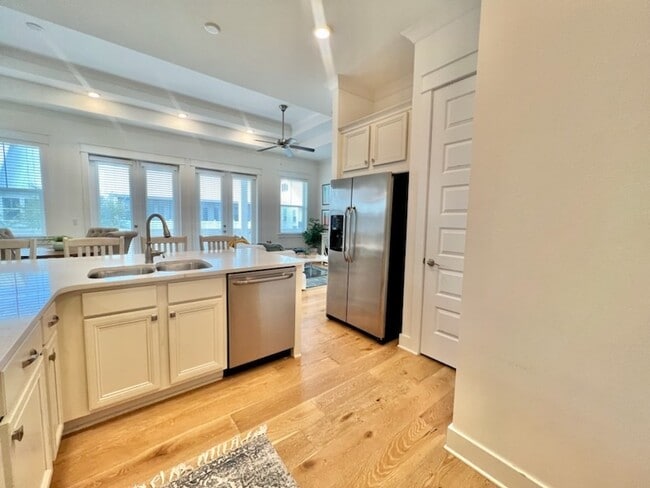 15 E Milestone Dr