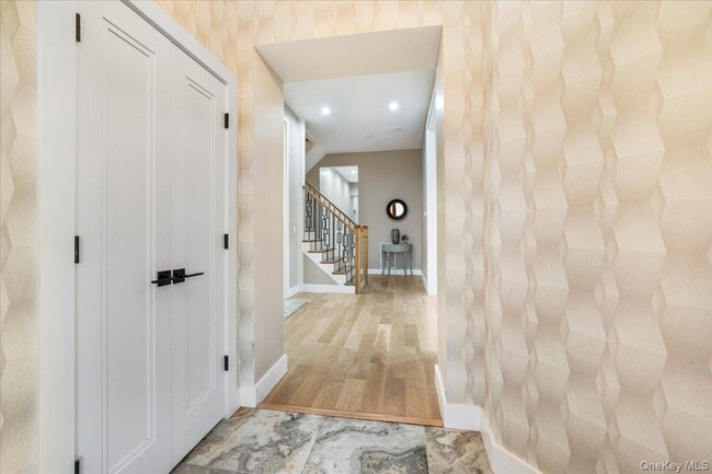 Photo - 260 W Main St