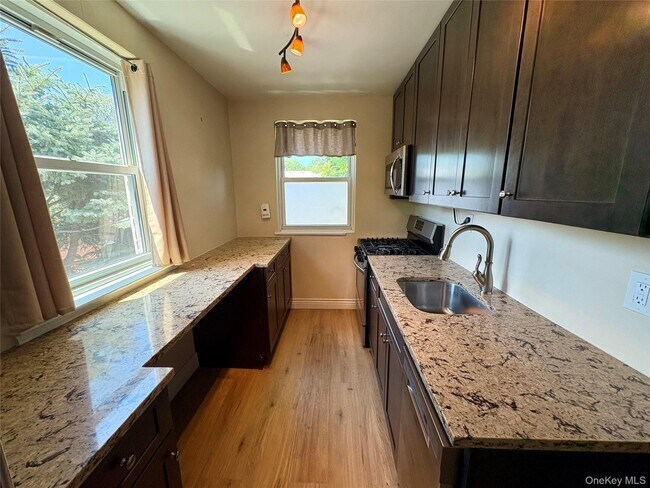 Photo - 260-25 73rd Ave