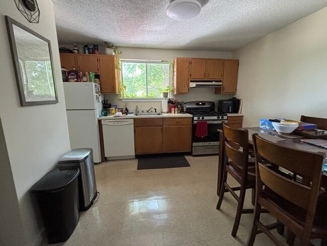 Building Photo - 62 Lexington St Unit 2