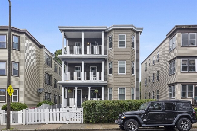 Building Photo - 588 Adams St Unit 2
