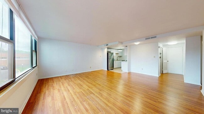 Photo - 4600 Duke St Unit 512