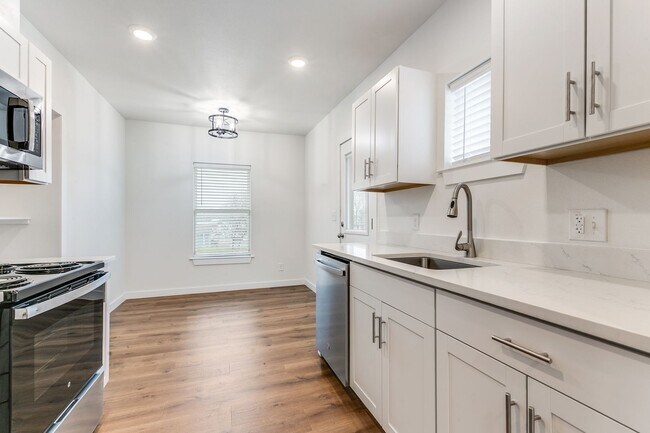 Photo - McILVAINE DUPLEX Unit 918-M