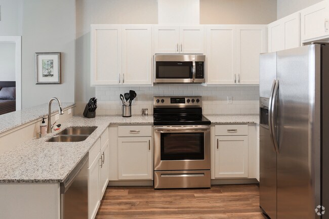 2BR, 2BA - 1027 SF