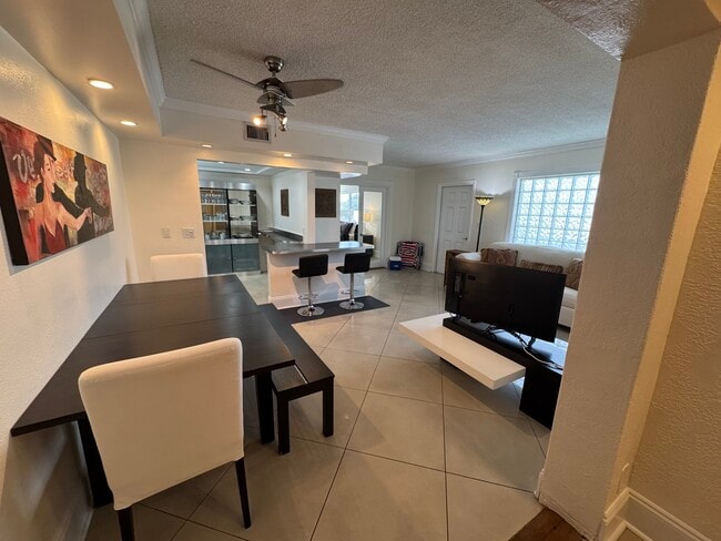 Photo - 112 S Federal Hwy Unit Trendy 2-1 Walk to Beach