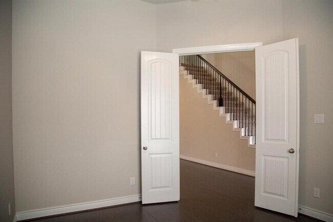 Photo - 4902 Thunder Creek Ln