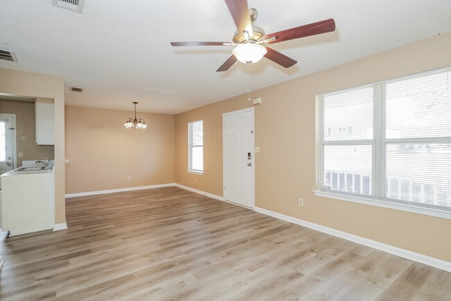 Photo - 313 Tramore Pass