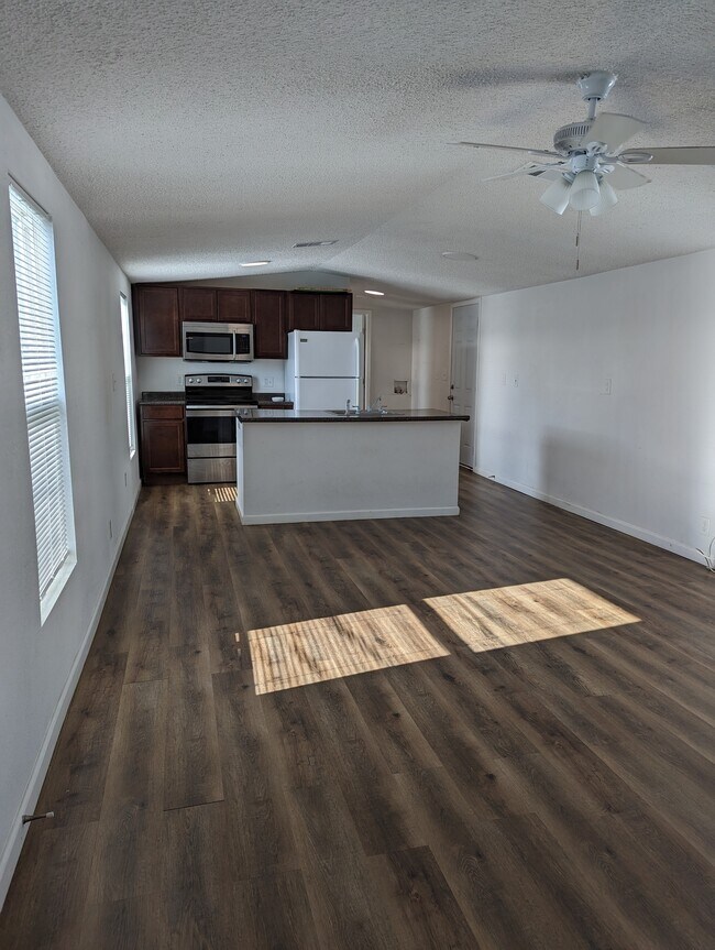 Photo - 1401 Transmitter Rd