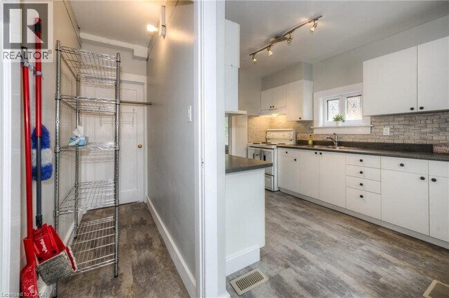 Photo - 28 Stirling Ave N