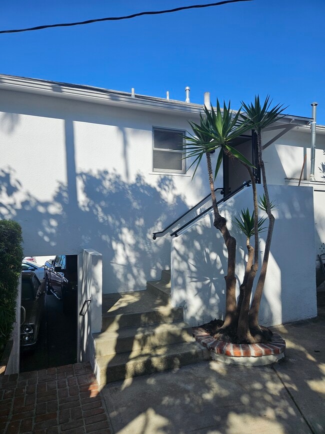 rear entrance - 1204 Bonnie Brae St Unit Bonnie Brea