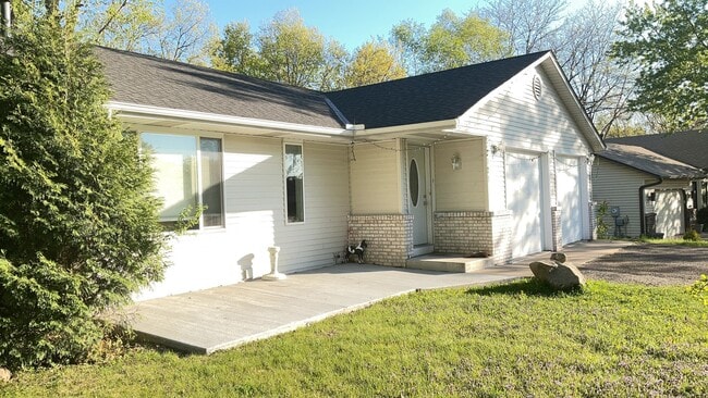 Photo - Large Single Family House in Oakdale!! DON'T MISS!!