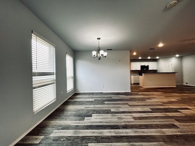 Photo - PM3 - 1301 N Dover Ave. - TNT Unidad A