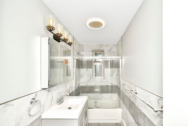 Building Photo - 8 Sumner Sq Unit 3 Rental