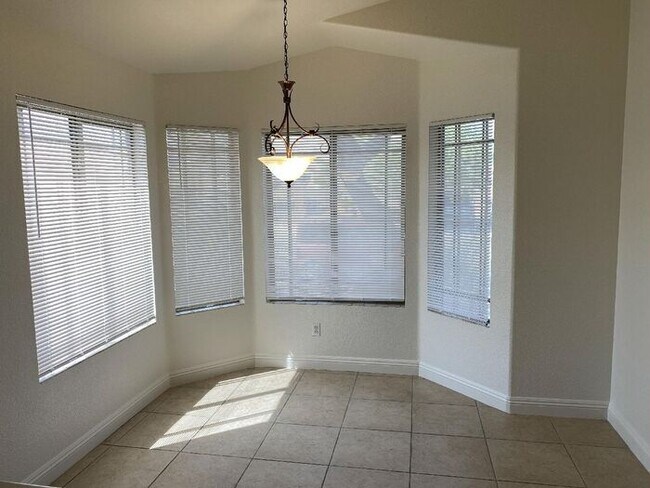 Photo - 1069 Ashwood Bay Ave