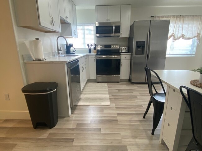 Full kitchen - 2224 E 840 N