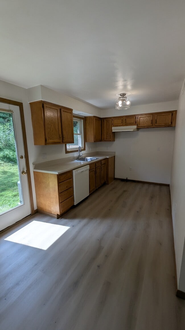 Photo - 124 Duquesne Blvd