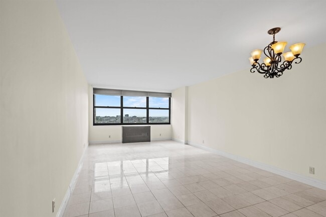 Building Photo - 7004 JFK Blvd E Unit 31G