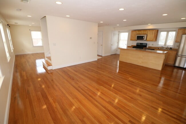 Photo - 76 Seaver St