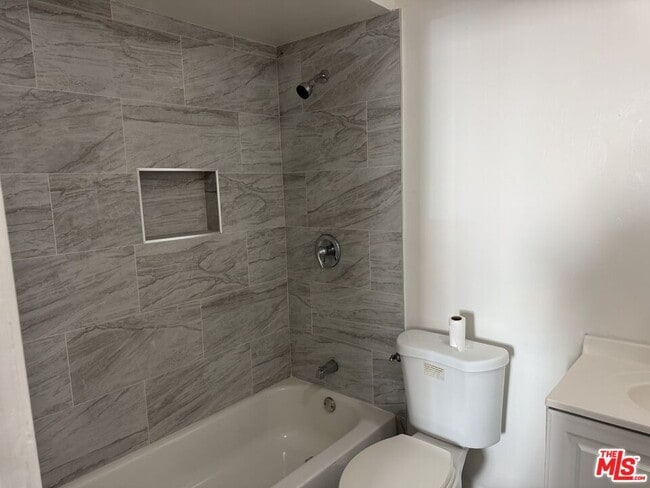 Photo - 901 S Berendo St