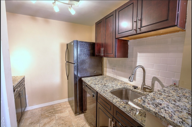 Photo - 5500 Pershing Ave