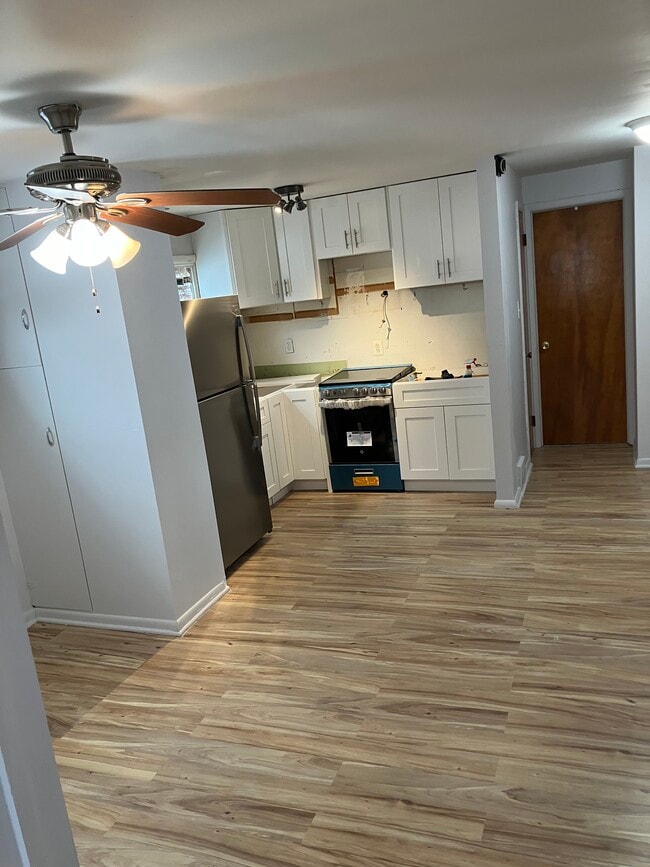 Building Photo - 43 Sycamore St Unit 2