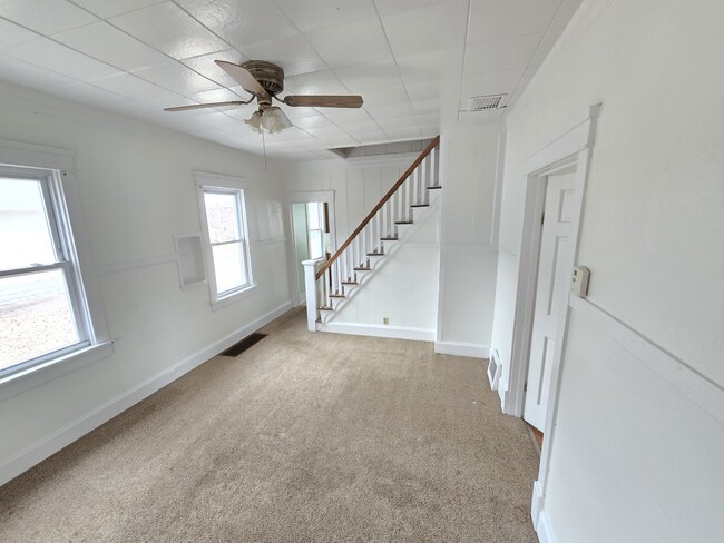 Photo - 615 Pekin Ave