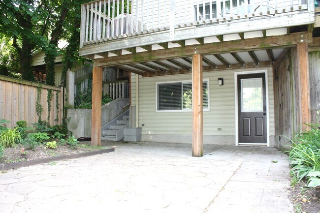 Photo - 119 Main St W