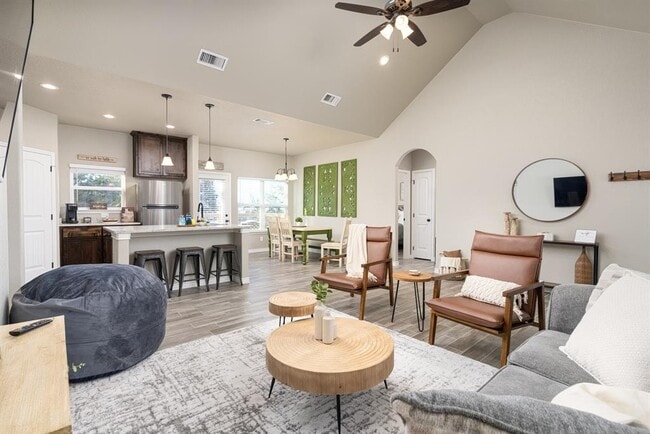 Photo - 117 Lightning Bolt