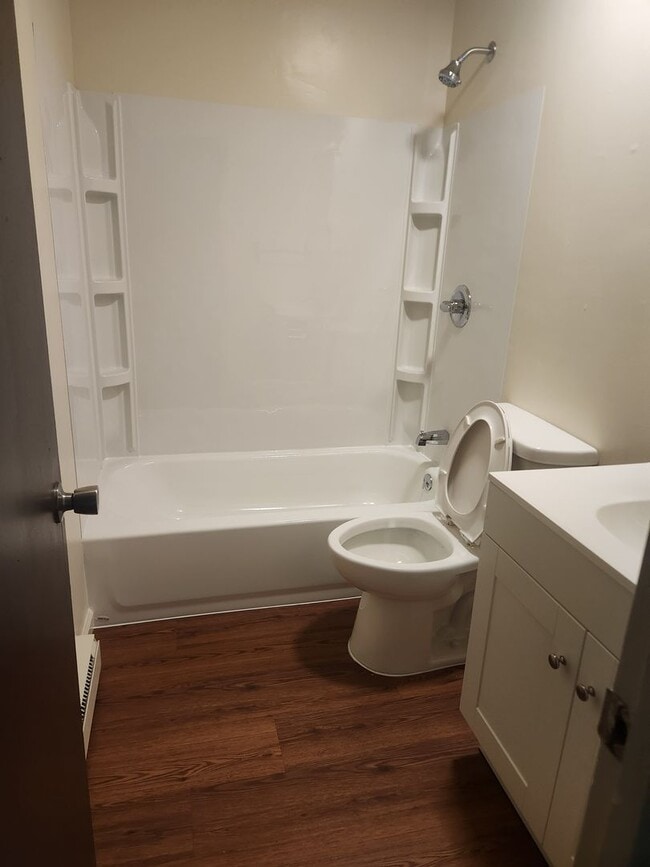 Photo - 1124 Lake Forest Dr Unit A