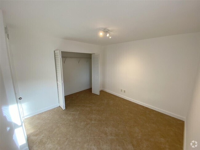 Building Photo - 2495 SW 82nd Ave Unit 102 Rental