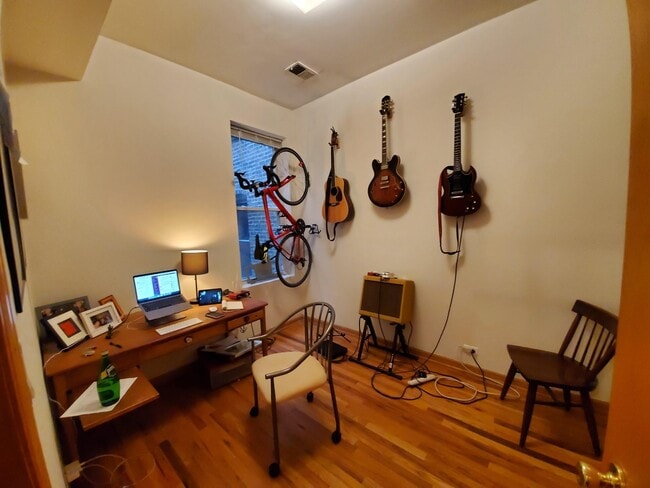 Photo - 2048 N Western Ave Unidad 2R