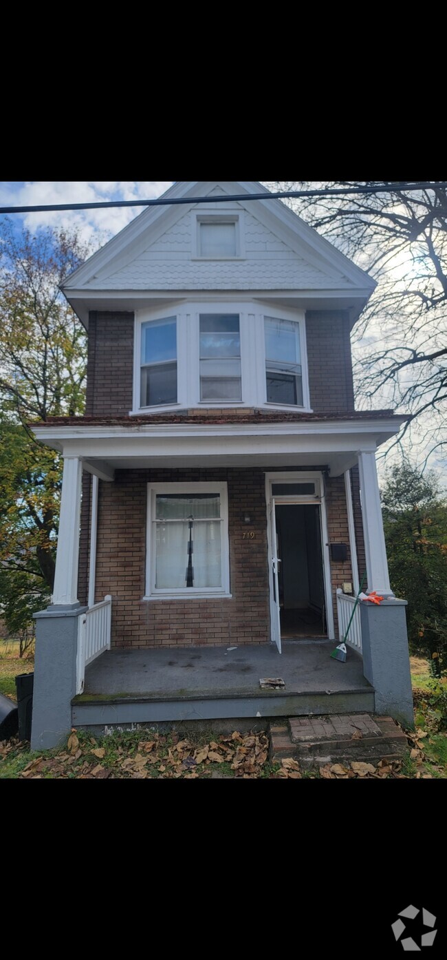 Building Photo - 719 Seneca St Rental