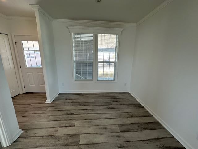 Photo - 928 Bonaire Ave W