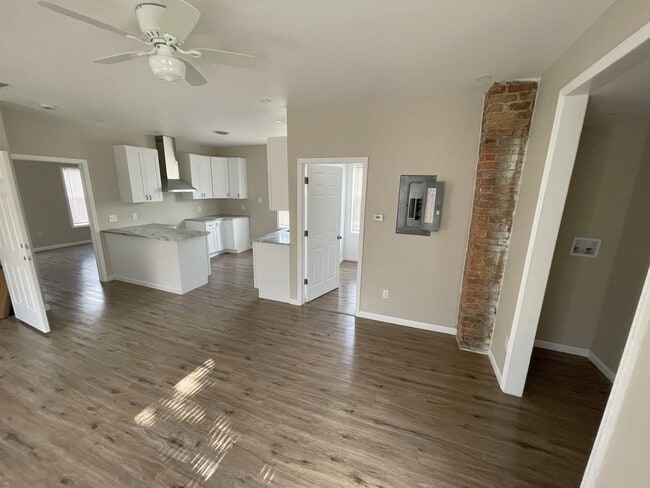 Building Photo - 1222 Sixth Avenue Unit 2nd Floor