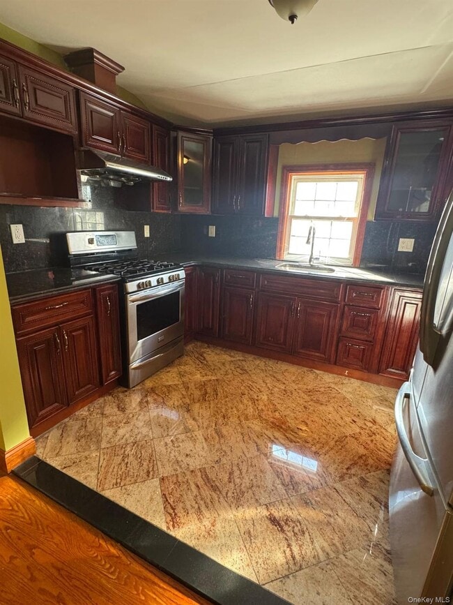 Photo - 85-19 239th St