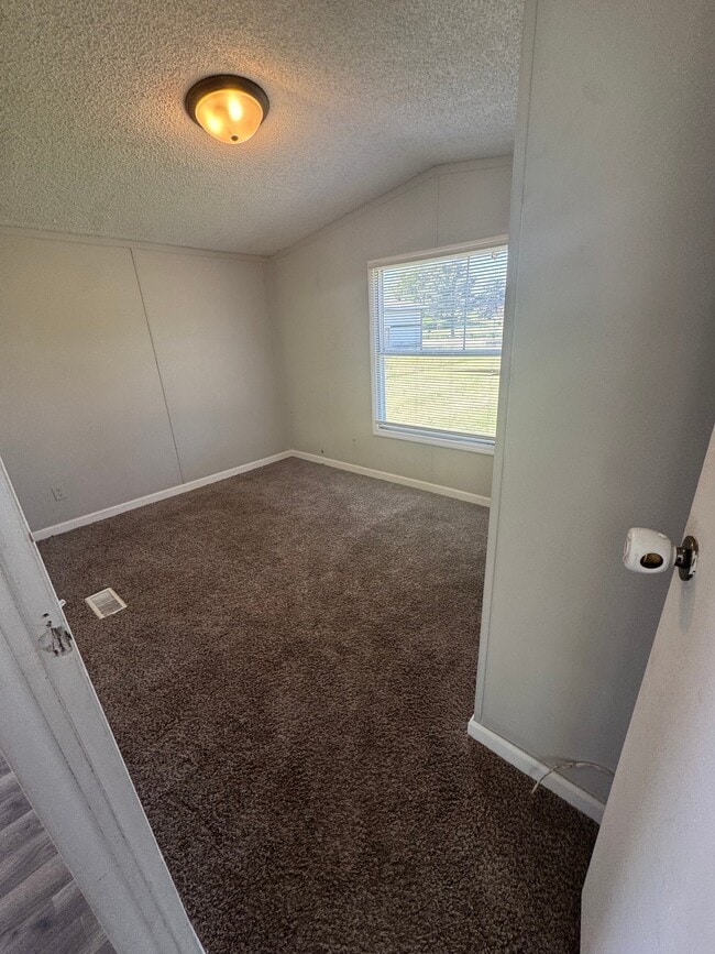 Photo - 2552 Smith Ave