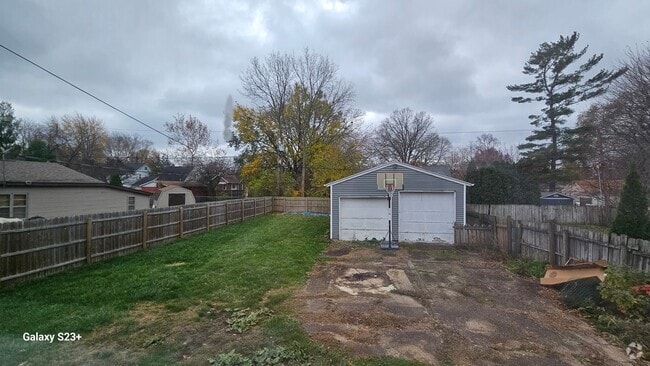Building Photo - Beautifully updated 3 Bedroom Rental