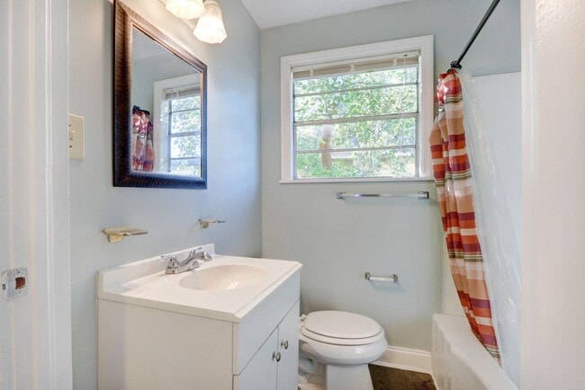 Photo - Single Family 2.5 bd, 1 ba close to Forsyth Park, Historic District