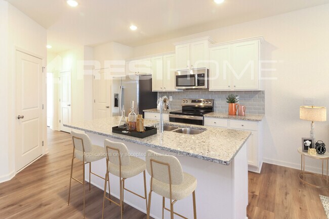 Photo - 679 Louis Ln