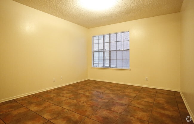 1BR/1BA -650SF