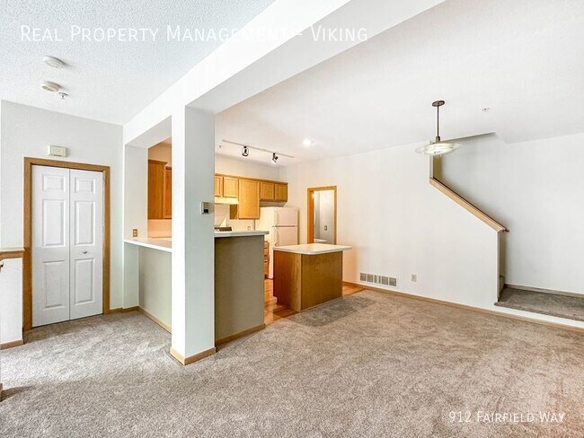 Photo - 2 Bed townhome with 2 Car Garage in Minnet...