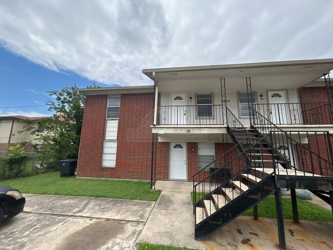Building Photo - 4804 Cedarhill Cir Unit 4804 Cedarhill Cir C