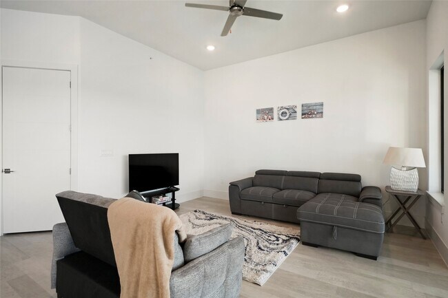 Photo - 199 Waterpoint Court Unit 405