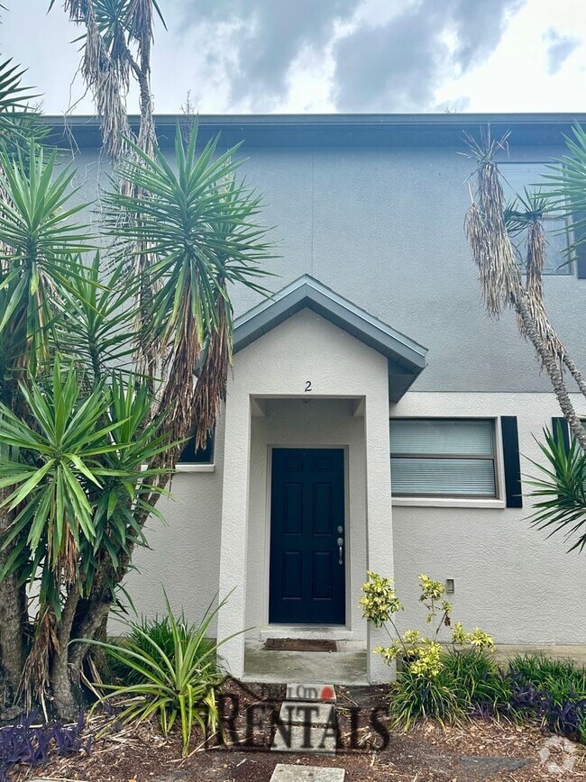 Building Photo - 3/2.5 RARE TOWNHOME NEW PAINT & CARPET