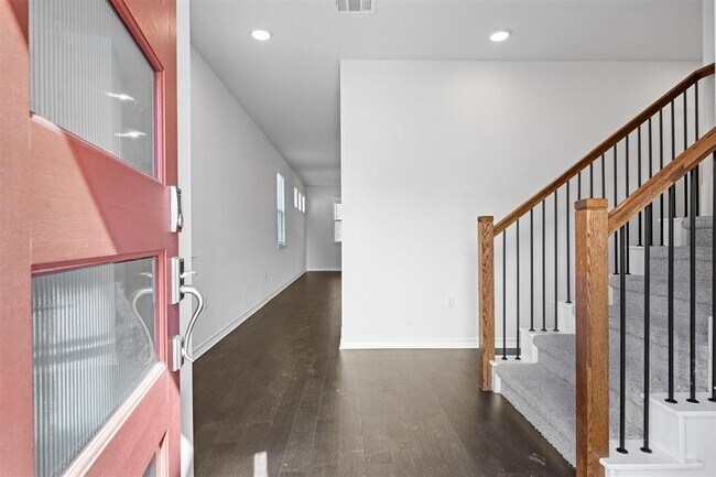 Photo - 15604 Ellinger Dr